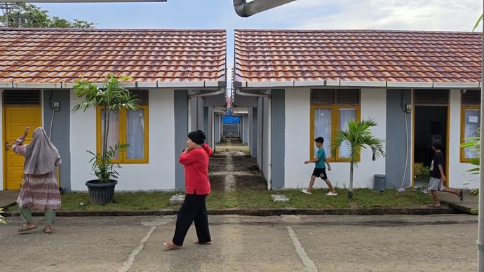 Pemerintah mempercepat pembangunan hunian sementara (huntara)