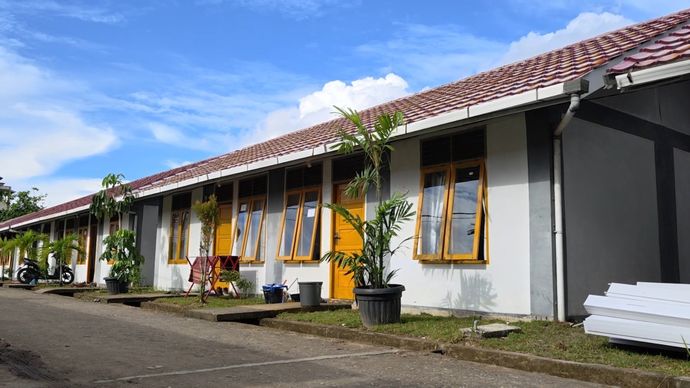 Pemerintah mempercepat pembangunan hunian sementara (huntara)