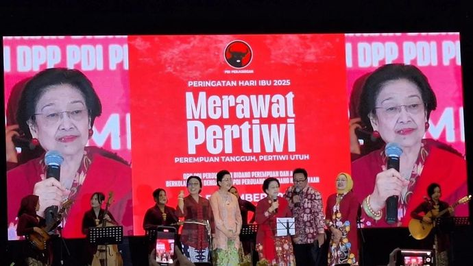 Ketua Umum PDI Perjuangan Megawati Soekarnoputri hadiri penggalangan dana untuk para korban bencana Sumatera yang digelar di Gedung Nyi Ageng Serang, Jakarta, Kamis 18 Desember 2025. ANTARA/Fianda Sjofjan Rassat.