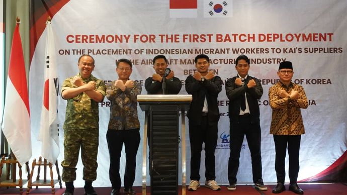 Menteri Mukhtarudin Lepas 12 Pekerja Migran Terampil ke Korea Aerospace Industries melalui Skema Visa E-7