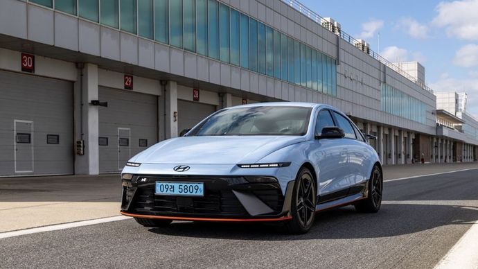 Hyundai IONIQ 6 N Performance Blue Pearl. (Foto: Istimewa)