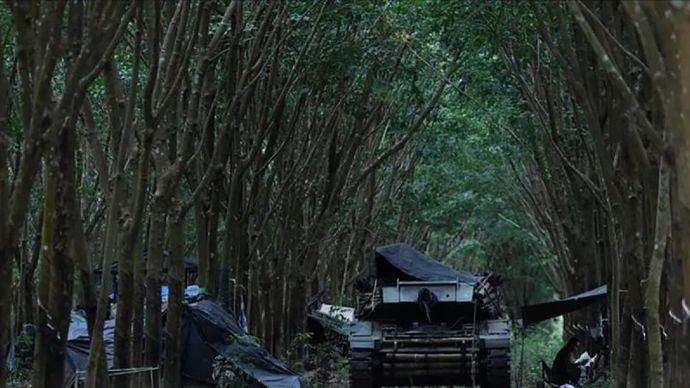 Arsip foto - Kendaraan militer di parkir di dekat perbatasan Thailand-Kamboja di provinsi Surin, Thailand pada 3 November 2025.Selama KTT APEC di Malaysia, para pemimpin Thailand dan Kamboja menandatangani kesepakatan gencatan senjata yang ditingkatkan di hadapan Presiden AS Donald Trump, yang turun tangan pada bulan Juli untuk mengakhiri konflik perbatasan lima hari yang mematikan tersebut. ANTARA/Valeria Mongelli/Anadolu/pri.
