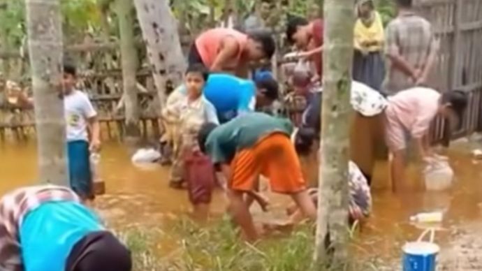 Temuan solar di bawah tanah pasca banjir di Aceh Timur 