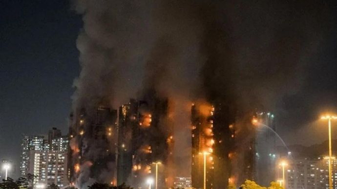 Kebakaran besar di kompleks apartemen di Hong Kong. ANTARA/Anadolu.
