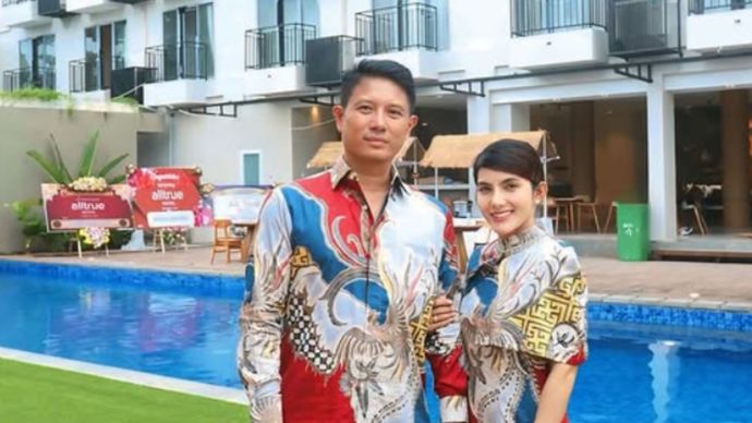 Artis Baby Niken kembali melebarkan sayap di dunia bisnis. Bersama sang suami, ia siap meresmikan hotel bintang empat dengan nama Alltrue Seminyak, yang berlokasi di kawasan Seminyak, Bali. Hotel ini dijadwalkan grand opening pada 20 Desember 2025 dan mulai beroperasi penuh pada Januari 2026.