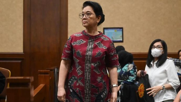 Terdakwa kasus dugaan suap vonis bebas Gregorius Ronald Tannur, Lisa Rachmat bersiap mengikuti sidang vonis di Pengadilan Tipikor, Jakarta, Rabu 18 Juni 2025. . ANTARA FOTO/Rivan Awal Lingga /tom