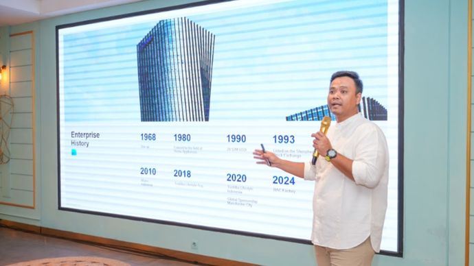 Midea Group kembali menegaskan posisinya sebagai pemimpin global industri peralatan rumah tangga pintar dengan mencatatkan rekor kinerja terbaik secara global pada semester pertama 2025. Pencapaian ini mencerminkan strategi bisnis yang solid, inovasi berkelanjutan, serta kemampuan Midea menjawab kebutuhan konsumen modern yang semakin mengedepankan kenyamanan, efisiensi, dan gaya hidup cerdas.