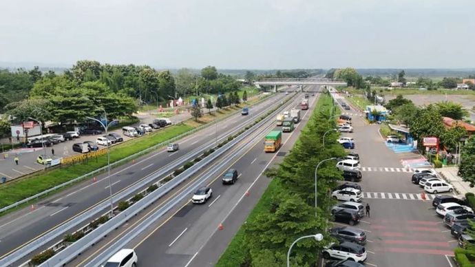 Kondisi lalu lintas di ruas Jalan Tol Cipali, Jawa Barat, Selasa 23 Desember 2025. ANTARA/HO-Astra Tol Cipali.