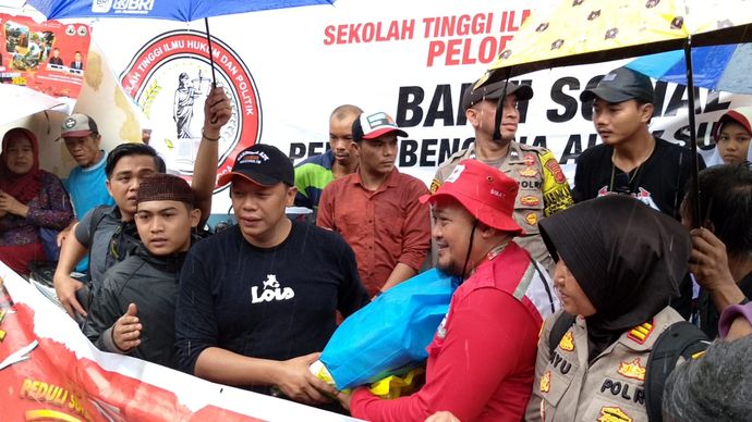 Yayasan Cipta Cerdas Bangsa sebagai penyelenggara Sekolah Tinggi Ilmu Hukum dan Pemerintahan (STIHP) Pelopor Bangsa melaksanakan kegiatan sosial dan keagamaan di Kawungluwuk, Desa Cidadap, Kecamatan Simpenan, Kabupaten Sukabumi.