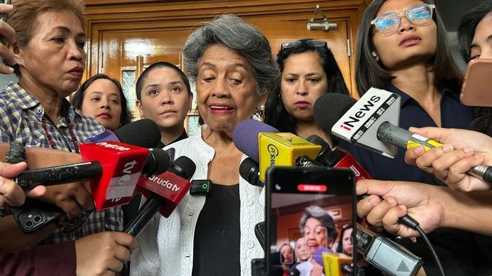 Arsip foto - Ibunda Menteri Pendidikan, Kebudayaan, Riset, dan Teknologi (Mendikbudristek) periode 2019&ndash;2024 Nadiem Anwar Makarim, Atika Algadrie, saat ditemui usai sidang di Pengadilan Tipikor pada PN Jakpus, Selasa, 16 Juli 2025. ANTARA/Agatha Olivia Victoria