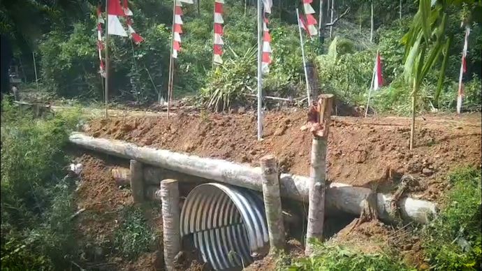  Prajurit Tentara Nasional Indonesia (TNI) dari Kodam Iskandar Muda pada Senin (22/12) merampungkan pembangunan dua jembatan armco di Kabupaten Aceh Timur, yakni Jembatan Alue Sentang dan Jembatan Alue Gadeng.