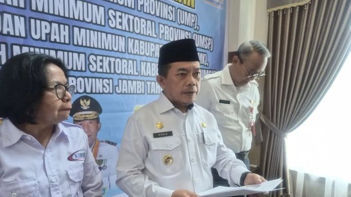 Gubernur Jambi Al Haris umumkan upah minuman provinsi 2026, rata-rata kenaikan di atas lima persen. ANTARA/Agus Suprayitno.
