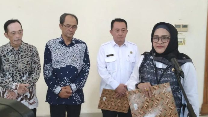 Sekretaris Daerah DIY Ni Made Dwi Panti Indrayanti menyampaikan keterangan pers terkait UMP dan UMK DIY 2026 di Kompleks Kepatihan, Yogyakarta, Rabu, 24 Desember 2025. ANTARA/Luqman Hakim