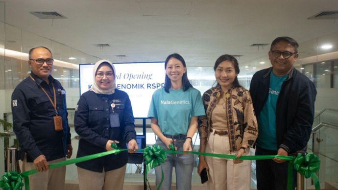 (Kiri-Kanan: Ns. Sabar, S.Kep, MM - Vice Director Nursing, dr. Henny Veirawati - Direktur RSPP, Levana Sani - CEO NalaGenetics, dr. Harmeni Wijaya, MD - Direktur Komersial IHC Pertamedika, Kristanto Adi - Financial Controller NalaGenetics)  