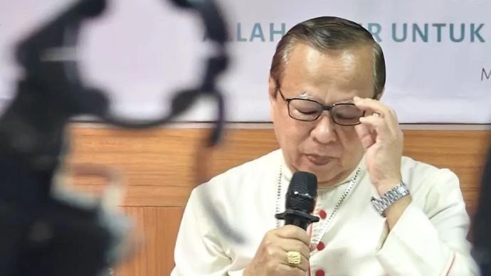Uskup Agung Jakarta Kardinal Ignatius Suharyo memberikan keterangan dalam konferensi pers Hari Raya Natal 2025 di Gereja Katedral Jakarta, Kamis 25 Desember 2025 ANTARA/M Riezko Bima Elko Prasetyo