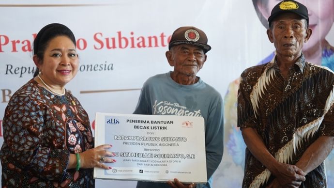 Bantuan becak listrik untuk lansia dari Presiden Prabowo