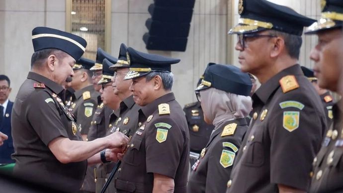 Ilustrasi - Jaksa Agung ST Burhanuddin melantik dan memimpin pengambilan sumpah jabatan serta serah terima jabatan kepala Kejaksaan Tinggi (kajati) dan pejabat eselon II di lingkungan Kejaksaan Agung di Gedung Utama Kejaksaan Agung, Jakarta, Rabu 16 Juli 2025. ANTARA/HO-Kejaksaan Agung RI