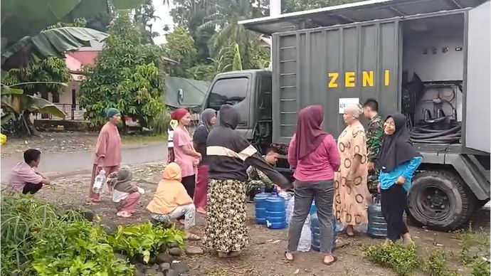 TNI Kerahkan Kendaraan Khusus, Air Bersih untuk Warga Palembayan Agam Makin Tercukupi