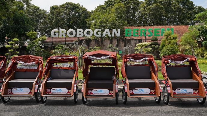  Dapat Becak Listrik dan Anak Dapat MBG: Penarik Becak Lansia Grobogan Ucap Syukur