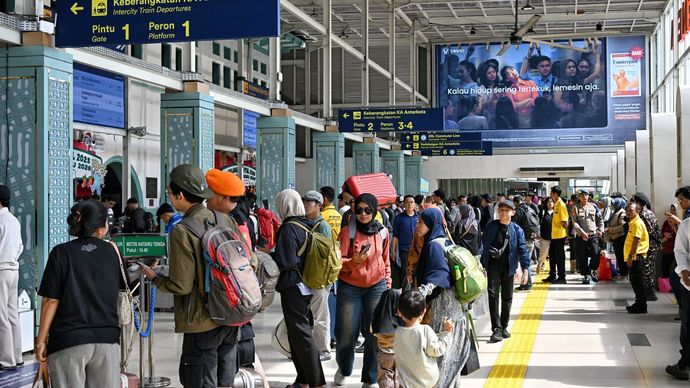 Kementerian Perhubungan (Kemenhub) menyampaikan jumlah penumpang angkutan umum telah menyentuh angka 10.117.847 orang pada 18 Desember 2025 (H-7) sampai dengan 26 Desember 2025 (H+1) Hari Natal 2025,