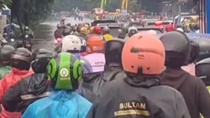 Banjir di Jalan Panjaitan Cawang
