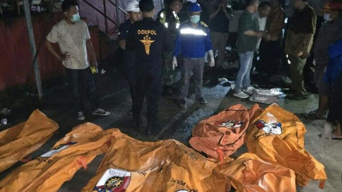 Rumah Sakit Bhayangkara Polda Sulawesi Utara melakukan proses identifikasi 16 korban kebakaran Panti Werda Damai, Kelurahan Ranomuut, Kecamatan Paal Dua, Manado, Sulut. ANTARA/HO-Polda Sulut