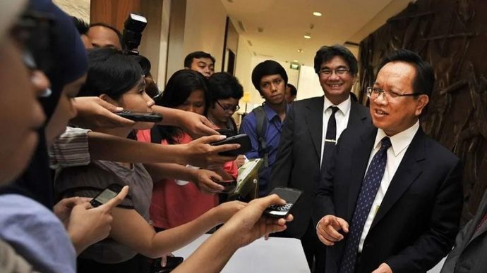 Arsip foto - Direktur Pengolahan Pertamina Chrisna Damayanto (kanan) memberi keterangan terkait kerjasama fasilitas produksi petrokimia terintegrasi, di Jakarta, Senin 3 Desember 2012. FOTO ANTARA/Yudhi Mahatma/mes/aa.