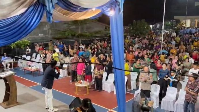 Lebih dari 1.000 warga dari berbagai latar belakang suku, ras, dan agama memadati lokasi acara, menjadikan perayaan ini sebagai momentum persatuan masyarakat Gebang.