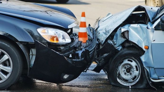 Disebutkan 1 dari 4 mobil kini rusak total setelah kecelakaan. (Foto: Istimewa/bwhlegal.com) 