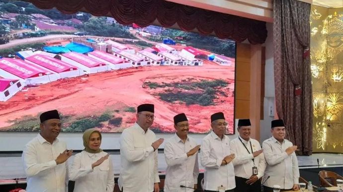 Mensos Saifullah Yusuf (tengah) dalam konferensi pers Refleksi Akhir Tahun Kemensos 2025 di Jakarta, Rabu 31 Desember 2025. ANTARA/Lintang Budiyanti Prameswari.