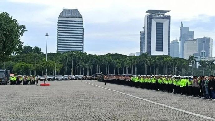 Ditlantas Polda Metro Jaya bersama TNI dan Dishub melaksanakan apel gabungan dalam rangka pengamanan Tahun Baru 2026 di Silang Monas Timur, Jakarta Pusat, Rabu 31 Desember 2025. ANTARA/HO-Ditlantas Metro Jaya.