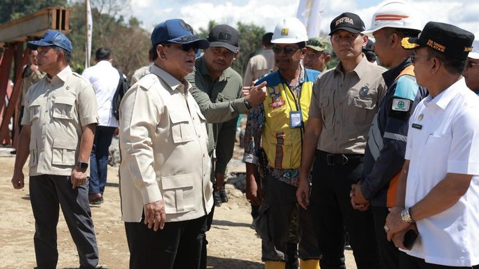  Prabowo tiba di Silangit untuk Tinjau Langsung Pemulihan Pascabencana 