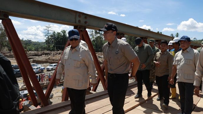 Prabowo Cek Langsung Jembatan Sungai Garoga Pastikan Akses Tapteng&ndash;Tapsel Pulih