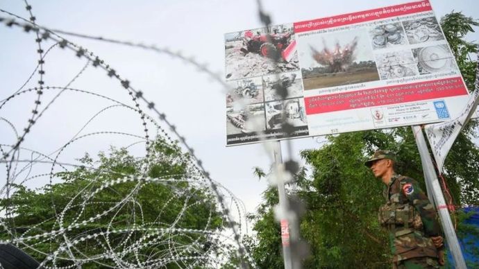 Tentara Kamboja berjaga di kawasan perbatasan Prey Chan, Banteay Meanchey, Kamboja, Jumat, 29 Agustus 2025. Meski gencatan senjata masih diberlakukan, penjagaan ketat kawasan perbatasan tetap dilakukan Tentara Kerajaan Kamboja akibat konflik perbatasan negara mereka dengan Thailand yang dipicu oleh sengketa kepemilikan Kuil Preah Vihear itu. ANTARA FOTO/Aditya Pradana Putra/rwa. (ANTARA FOTO/ADITYA PRADANA PUTRA)