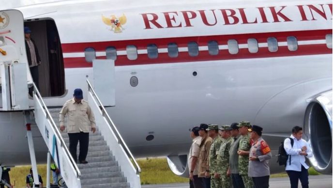 Prabowo Subianto tiba di Bandara Internasional Silangit, Kabupaten Tapanuli Utara, Sumatera Utara