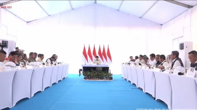 Prabowo Pimpin Rapat Koordinasi Usai Tinjau Lokasi Bencana di Aceh Tamiang