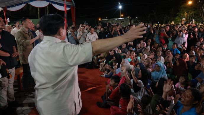 Presiden Republik Indonesia Prabowo Subianto menghabiskan malam pergantian tahun menuju 2026 di Desa Batu Hula, Kecamatan Batang Toru, Kabupaten Tapanuli Selatan pada Rabu, 31 Desember 2025