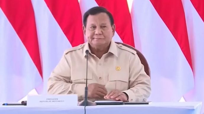 Tangkapan layar - Presiden Prabowo Subianto dalam rapat terbatas terkait progres pembangunan 600 hunian di Kabupaten Aceh Tamiang, Aceh, Kamis, 1 Desember 2026. (ANTARA/Youtube Sekretariat Presiden)