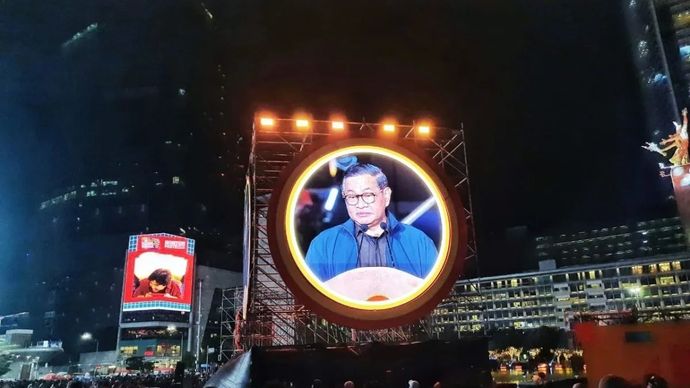 Gubernur DKI Jakarta Pramono Anung Wibowo pada saat pidato di Bundaran HI dalam menyambut perayaan malam pergantian tahun. (ANTARA/Chairul Rohman)