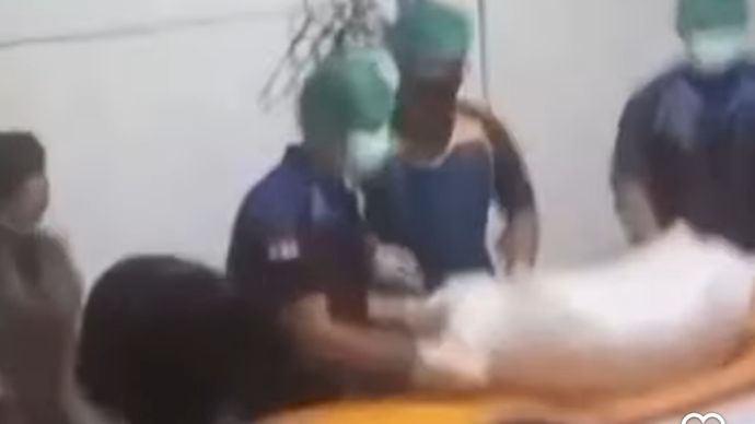 Karyawan Indomaret ditemukan tewas di dalam karung. 