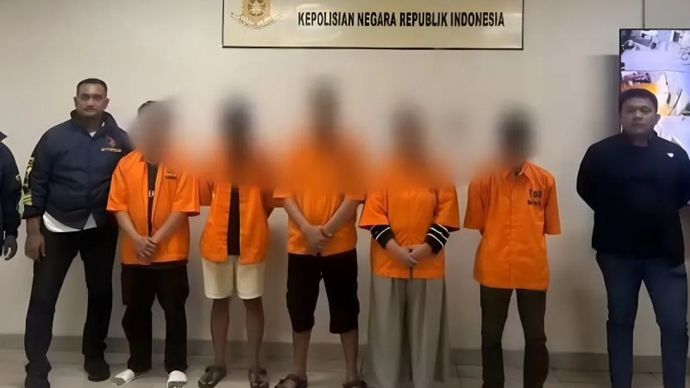 Beberapa tersangka jaringan judi online (judol) internasional yang diamankan di Cianjur, Jawa Barat. ANTARA/HO-Divisi Humas Polri