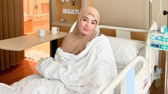 Shella Saukia Keracunan Makanan di Singapura 