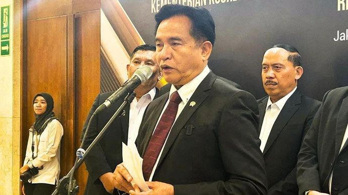 Arsip. Menko Kumham Imipas Yusril Ihza Mahendra saat memberikan keterangan kepada media dalam konferensi pers usai acara Penyampaian Rekomendasi Kebijakan Kemenko Kumham Imipas, di Jakarta, Rabu 17 Desember 2025. ANTARA/Agatha Olivia Victoria/aa.