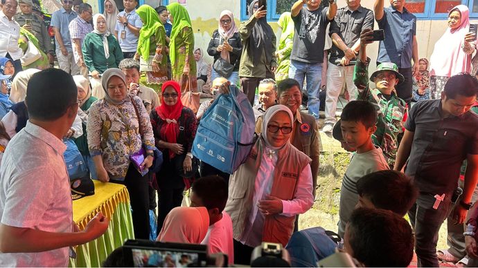 Menteri PPPA Arifah Fauzi turun langsung ke Tapanuli Selatan, Sumatra Utara.