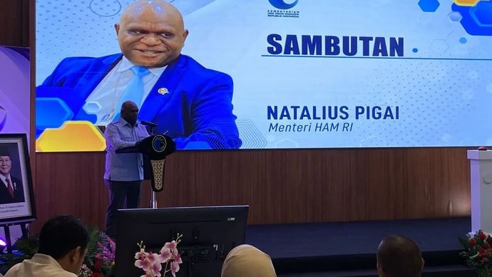 Menteri Hak Asasi Manusia (HAM) Natalius Pigai menyampaikan pidato saat acara kaleidoskop kinerja Kementerian HAM 2025 di Kantor Kementerian HAM, Jakarta, Senin, 5 Januari 2026. ANTARA/Fath Putra Mulya