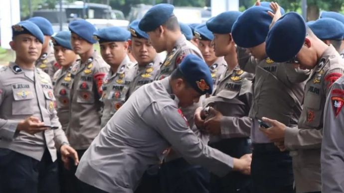 Petugas saat persiapan pengamanan Perayaan Natal Nasional 2025 di Tennis Indoor Komplek GBK Senayan, Jakarta, Senin 5 Desember 2025. ANTARA/HO-Humas Polres Metro Jakpus