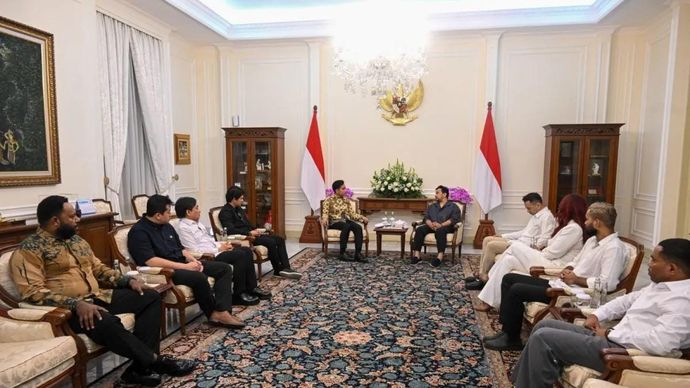 Wakil Presiden Gibran Rakabuming Raka menerima kunjungan Utusan Khusus Presiden bidang Pembinaan Generasi Muda dan Pekerja Seni, Raffi Ahmad, beserta pekerja seni Tanah Air di Istana Wakil Presiden, Jakarta, Senin 5 Januari 2026. ANTARA/HO-Sekretaria