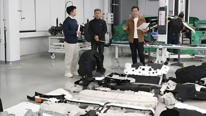 Pembongkaran langsung SUV listrik Xiaomi YU7. (Foto: Istimewa via CarNewsChina)