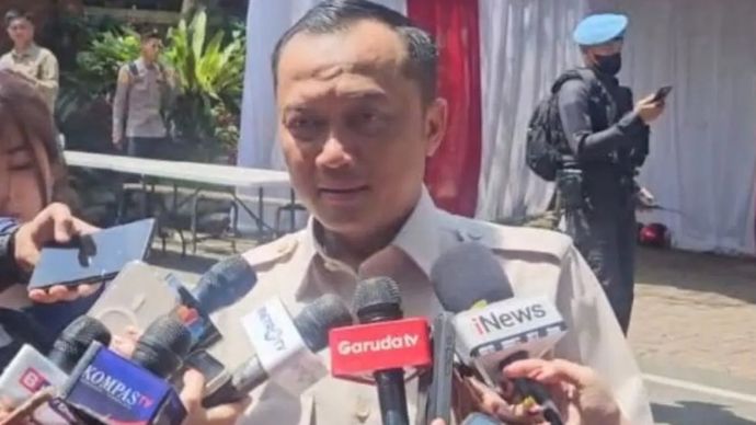 Menteri Sekretaris Negara Prasetyo Hadi menjawab pertanyaan wartawan di Kompleks Padepokan Garuda Yaksa, Hambalang, Bogor, Jawa, Barat, Selasa, 6 Januari 2026. ANTARA/Dokumentasi Pribadi.