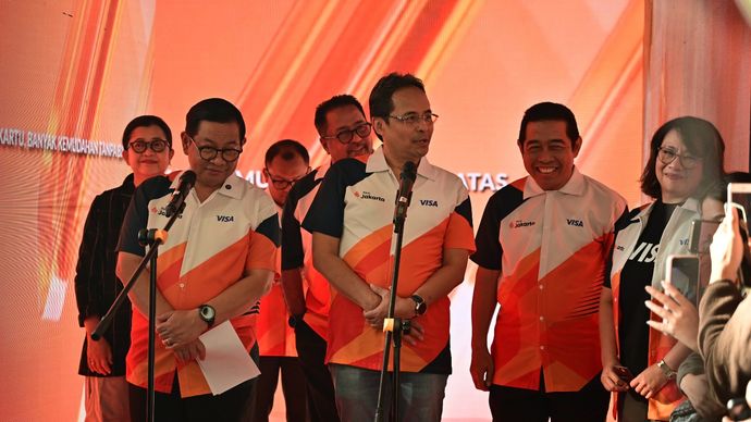 Bank Jakarta secara resmi memperluas jangkauan layanannya ke kancah internasional melalui peluncuran Kartu Debit Visa di Lippo Mall Kemang, Jakarta Selatan, Senin (5/1/2026). Langkah ini menandai transformasi besar bank milik daerah tersebut yang kin